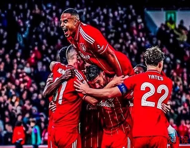 又一场3-0！英超54岁名帅力挽狂澜：7场4胜 带队双线狂奔