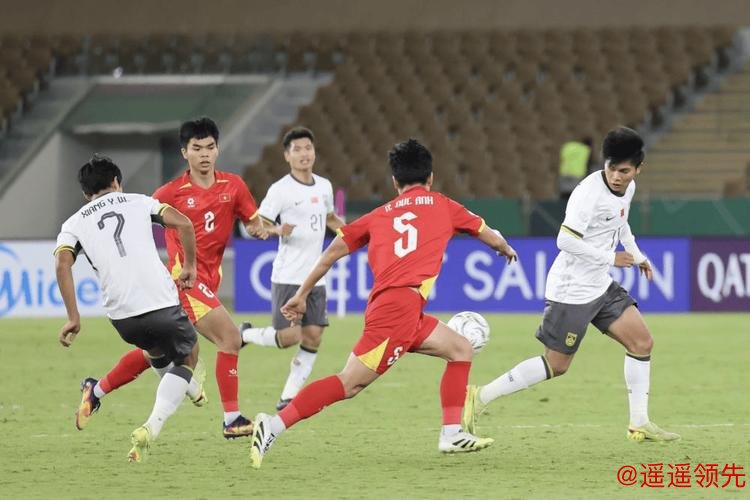 向余望关键进球助U23国足进决赛，父亲喝酒庆祝到早上