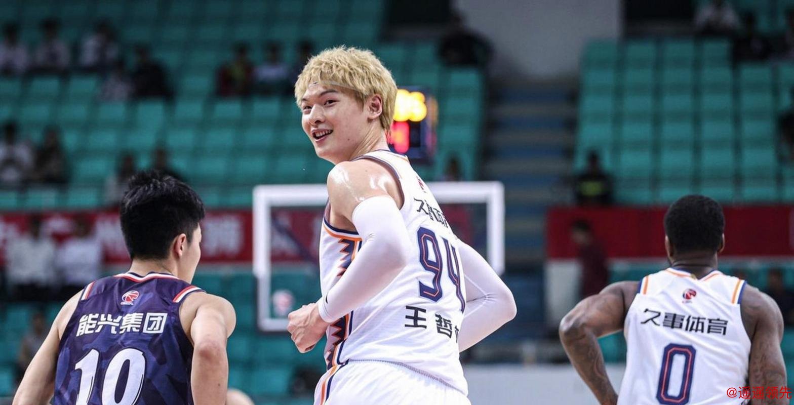 王哲林实现万分里程碑！上海久事男篮主场战胜广州队