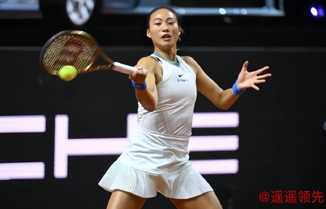 郑钦文连赢7局最终击败科斯蒂亚取得斯图加特站开门红